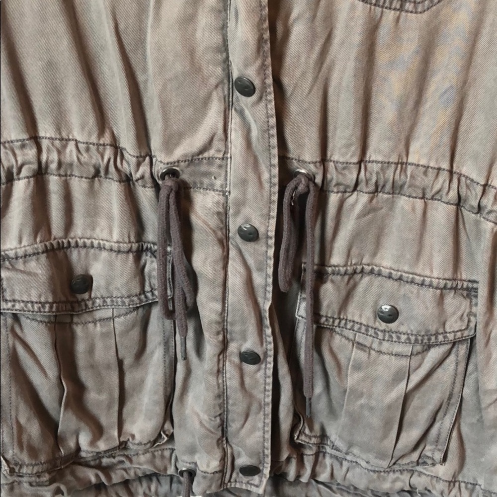 Large Jacket - Picture 3 of 4